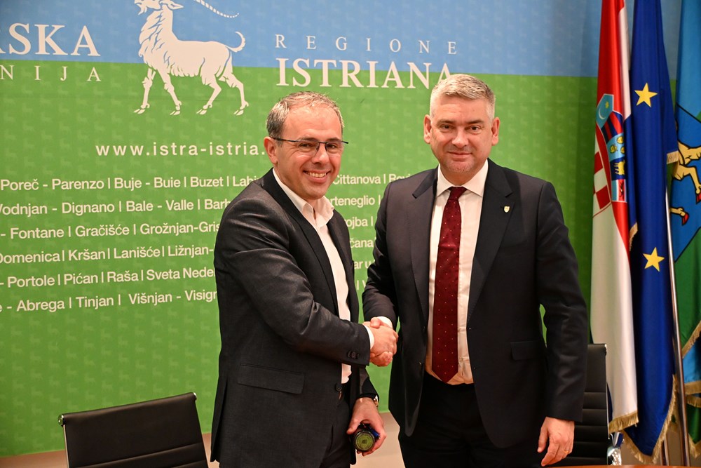 (Potpisivanje ugovora)