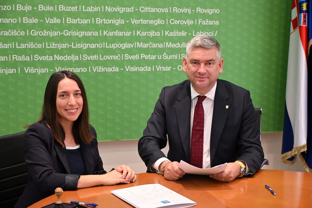 (Potpisivanje ugovora)