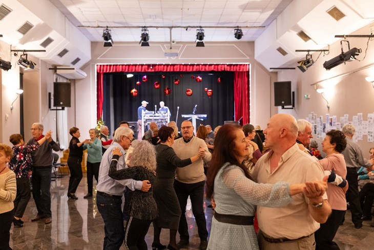 (Druženje umirovljenika)