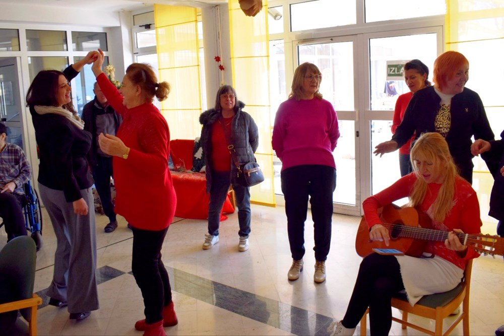 (Foto: OsnaŽene (i) u pokretu)