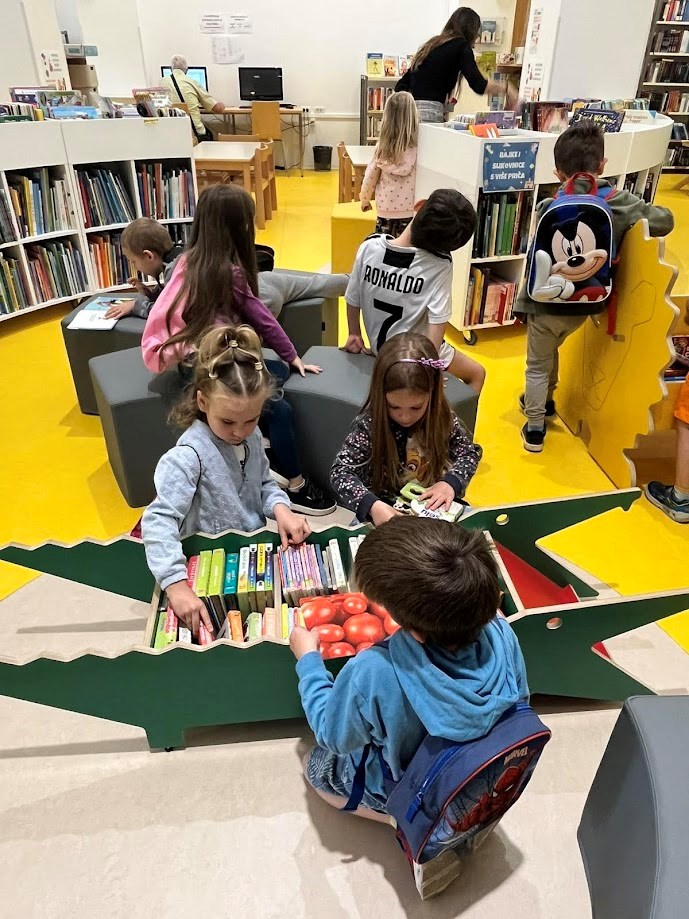 (Gradska knjižnica i čitaonica)