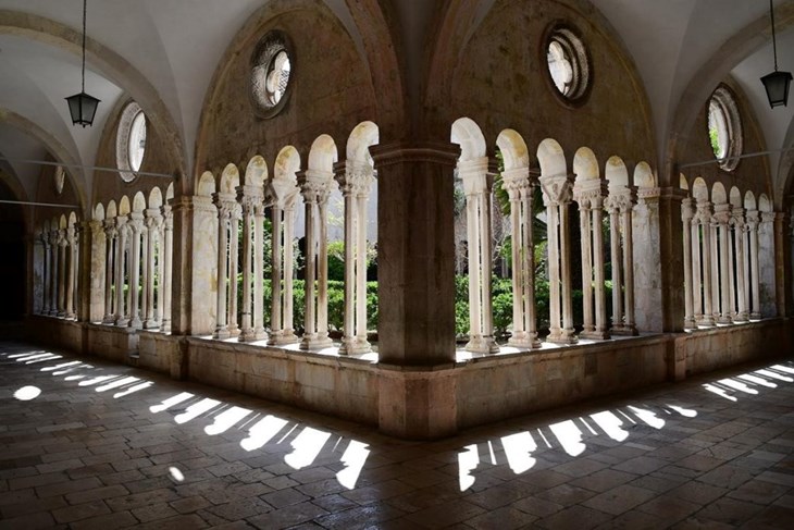 (Facebook/Samostan Male braće)