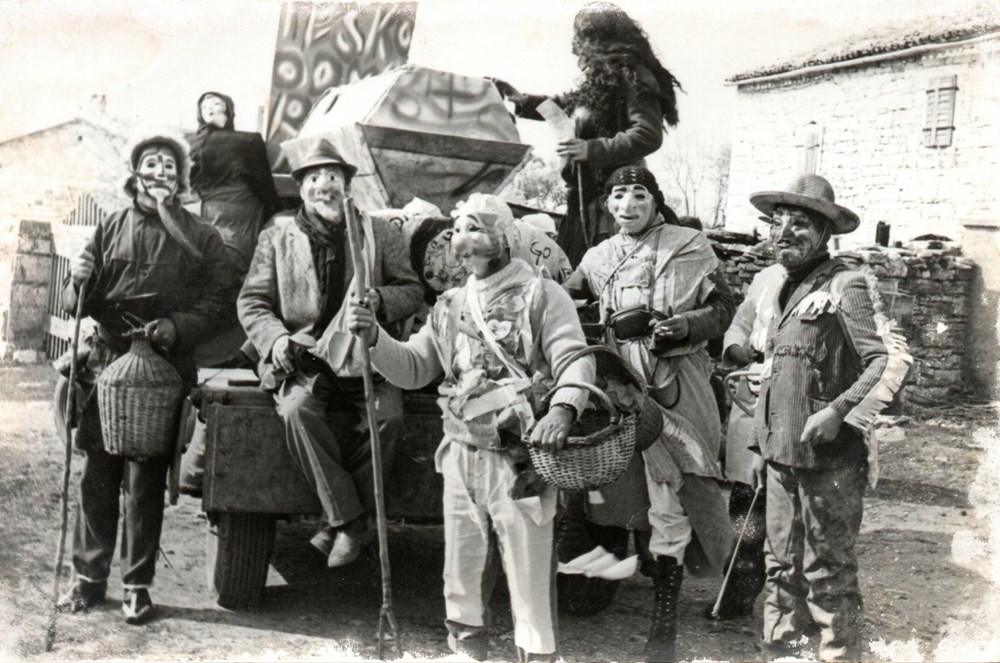 Seljanske ma&scaron;kare 1975. godine (Snimila Antonietta Pokrajac)