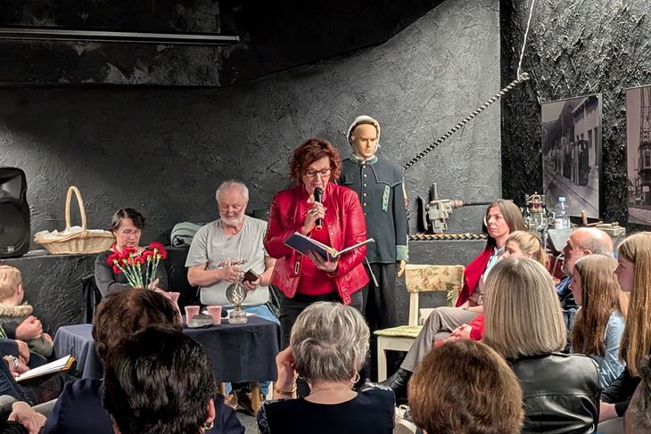 Marija Ribarić na pjesničkoj večeri (Snimio Branko Biočić)