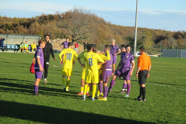 Detalj s utakmice Smoljanci Sloboda - Rovinj (Snimio Ivica Radetić)