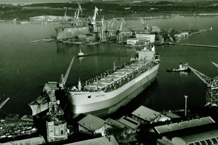 "Berge Adria" u pulskom brodogradilištu 1972.