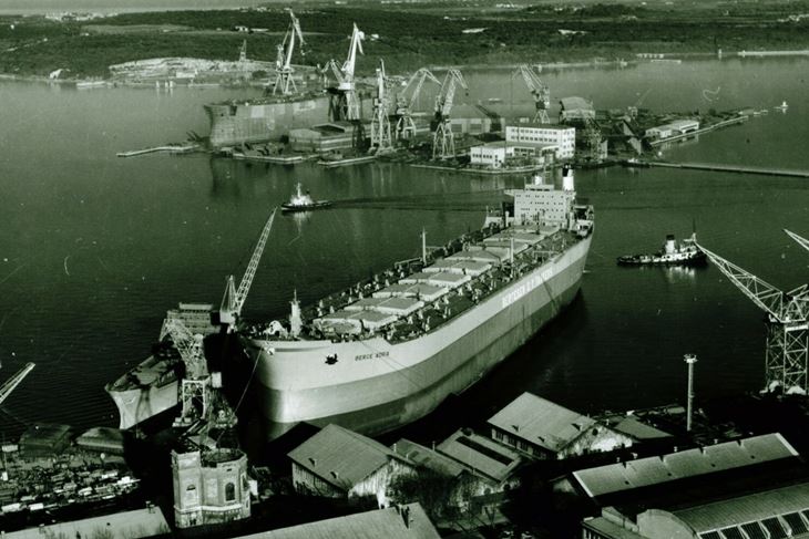 "Berge Adria" u pulskom brodogradilištu 1972.