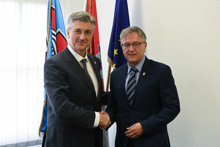 (HDZ)
