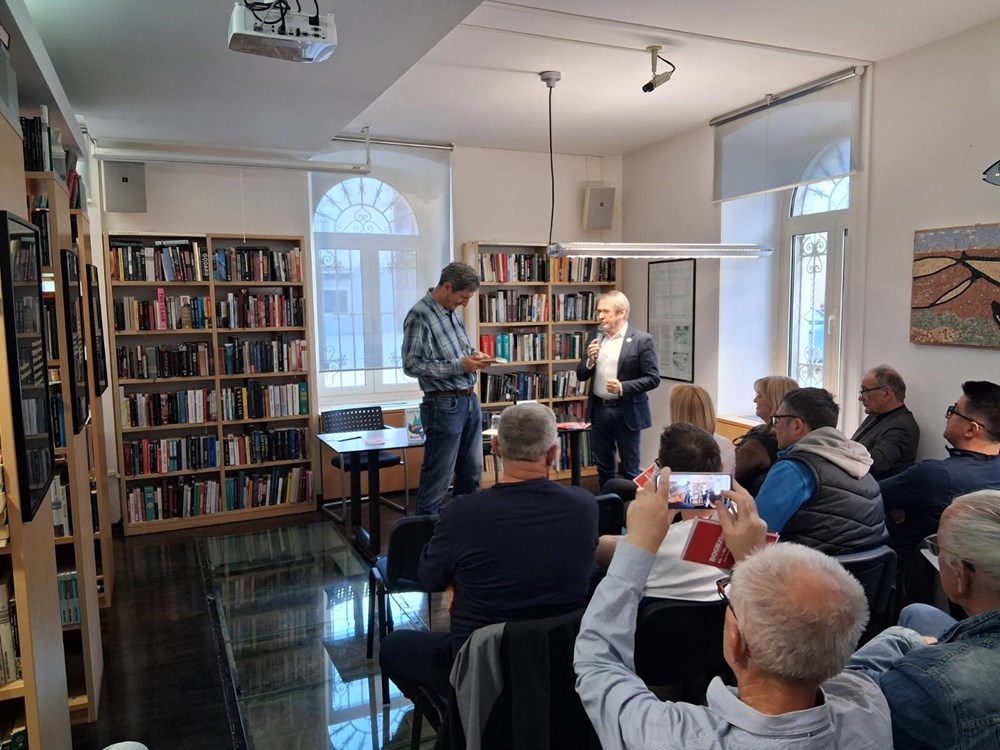 (Gradska knjižnica Poreč)