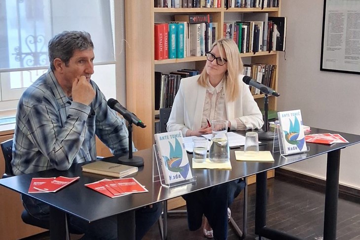 (Gradska knjižnica Poreč)