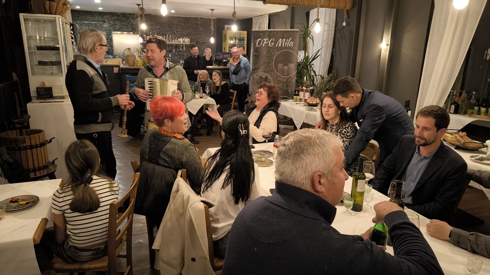 FAZANA Matteo Muskovic najmladi vinar i uljar OPG mila iz Vodnjana promocija i degustacija