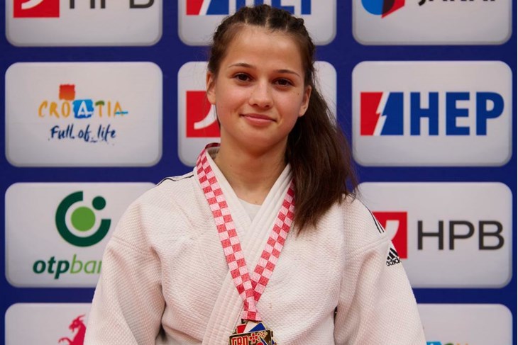Lara Mošnja