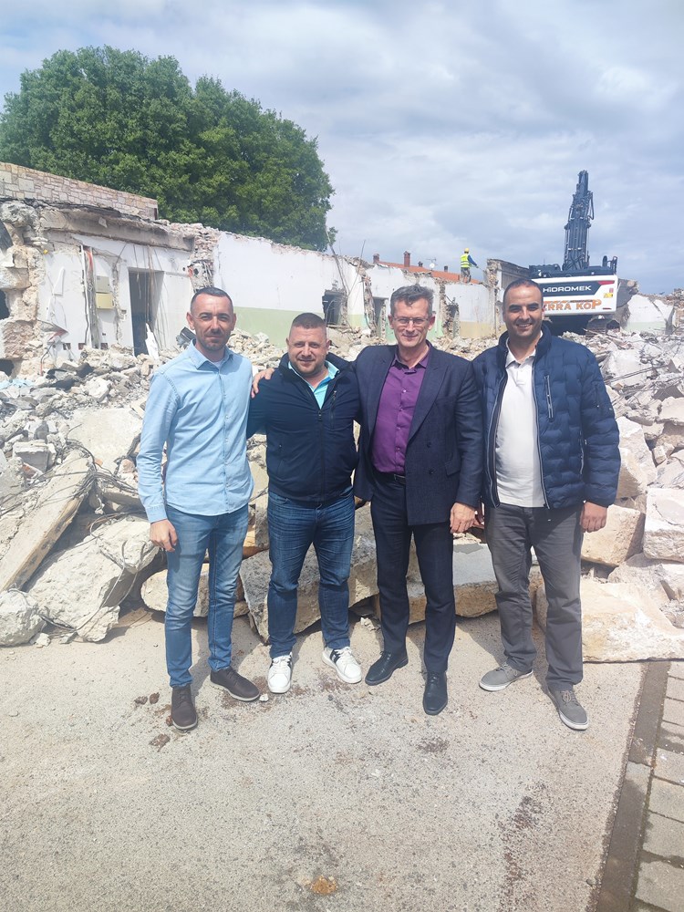 Predstavnici HDZ-a Marčane i marčanski načelnik Predrag Pli&scaron;ko obi&scaron;li su radove na dogradnji &scaron;kole