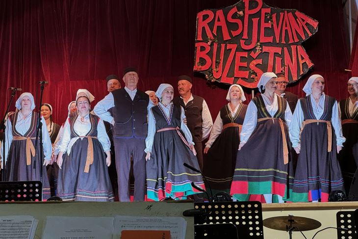 Folklorna sekcija GD "Sokol" Buzet (Snimila Gordana Čalić Šverko)