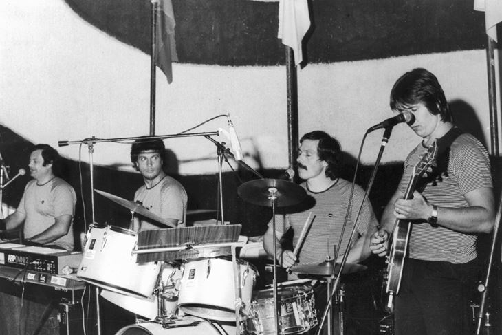 Anelidi su osnovali 1965. u Galižani, a prvi koncert u Vrsaru imali su 1966. godine