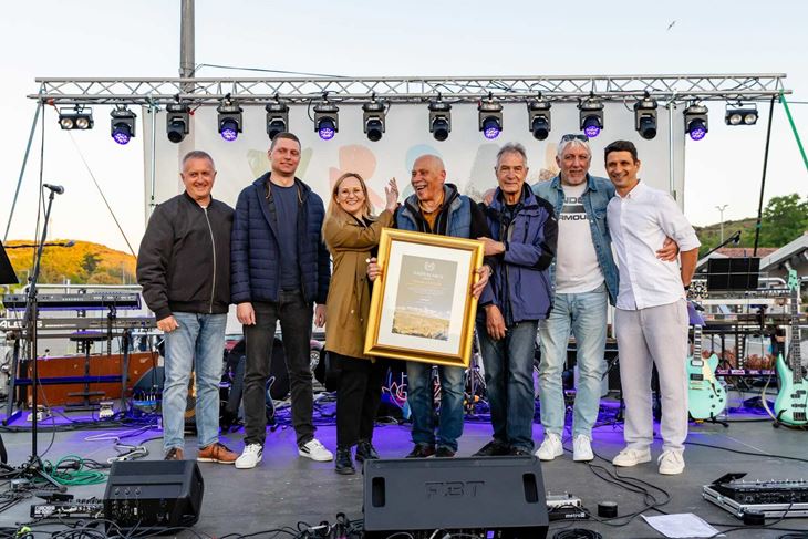 Anelidi su osnovali 1965. u Galižani, a prvi koncert u Vrsaru imali su 1966. godine