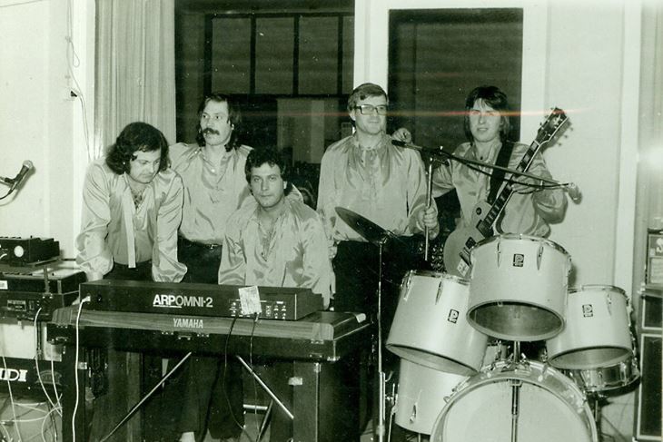Anelidi su osnovali 1965. u Galižani, a prvi koncert u Vrsaru imali su 1966. godine