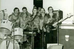 Anelidi su osnovali 1965. u Galižani, a prvi koncert u Vrsaru imali su 1966. godine