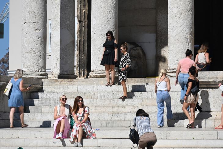 Pula turisti Ilustracija (Arhiva Glasa Istre)
