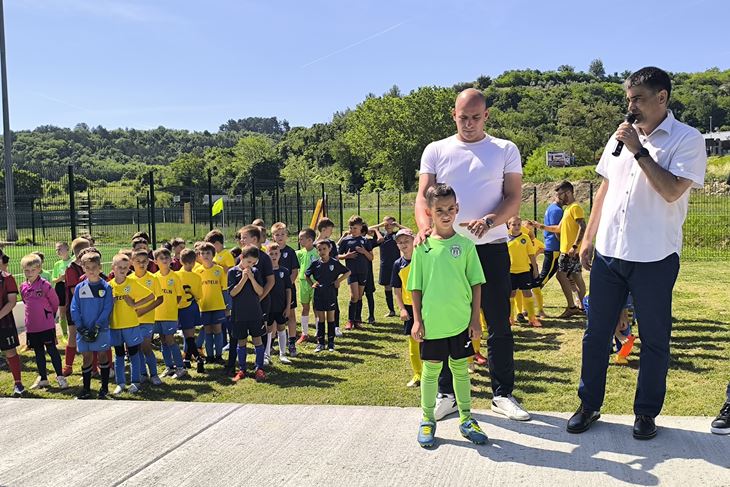 Svečanost otvorenja nogometnog terena u Bujama - predsjednik kluba Danijel Fabac i gradonačelnik Fabrizio Vižintin (Snimio Zvonimir Guzić)