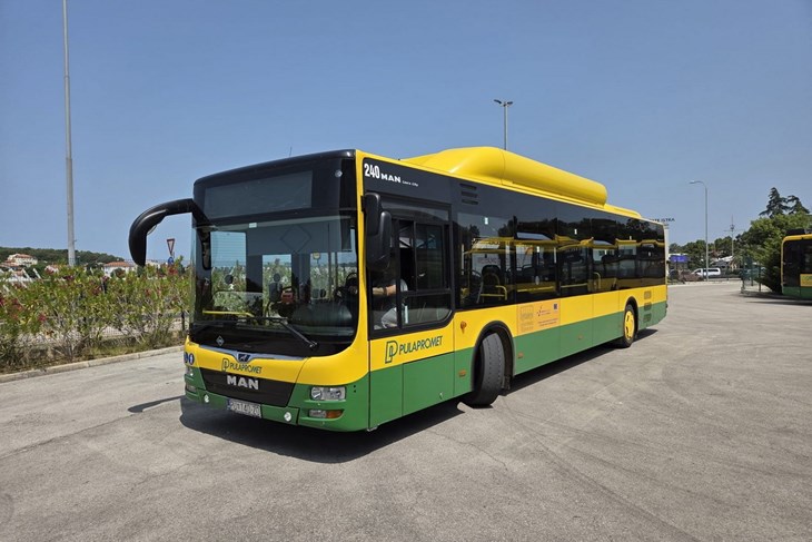 Pula autobus (Press)