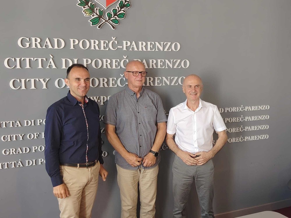 Gradonačelnik Poreča Loris Per&scaron;urić, tajnik SZ-a Zoran Jendra&scaron;ić i direktor TZ-a Nenad Velenik (Snimio Boris Bilas)