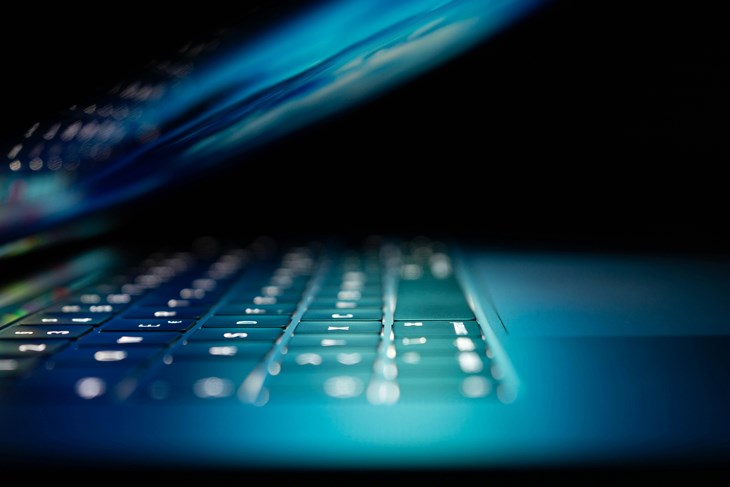 Cyber Laptop Ilustracija (Unsplash)