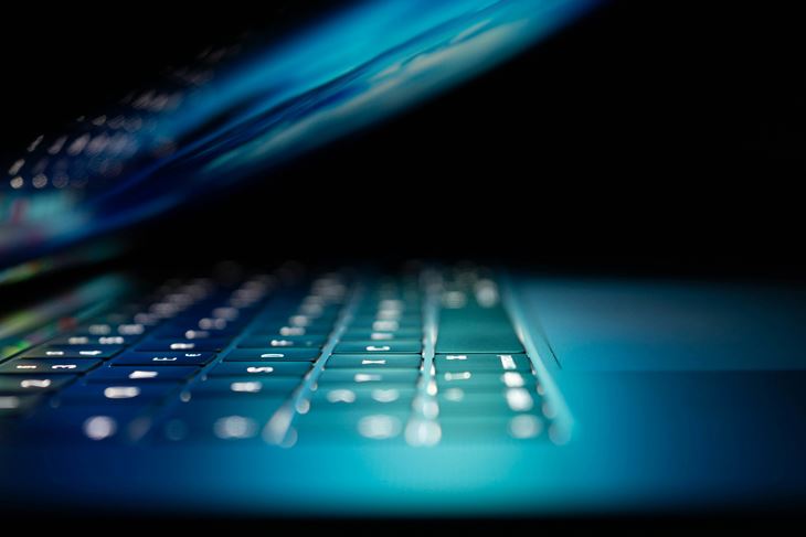 Cyber Laptop Ilustracija (Unsplash)