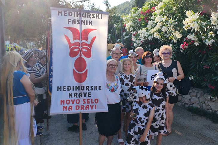Domaćini na čelu kolone (Snimio Branko Biočić)