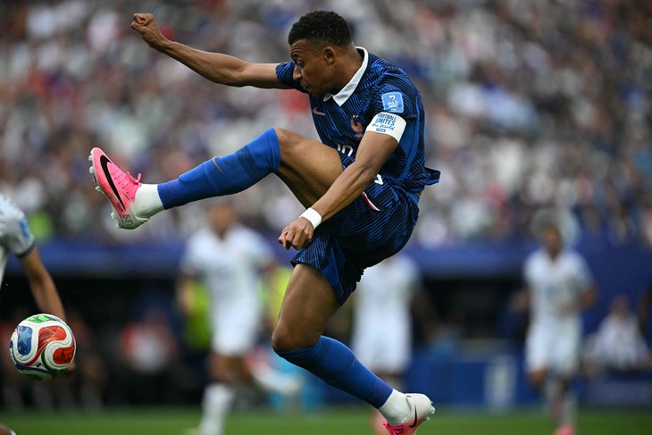 Kylian Mbappe (M.PIMENTEL/AFP)