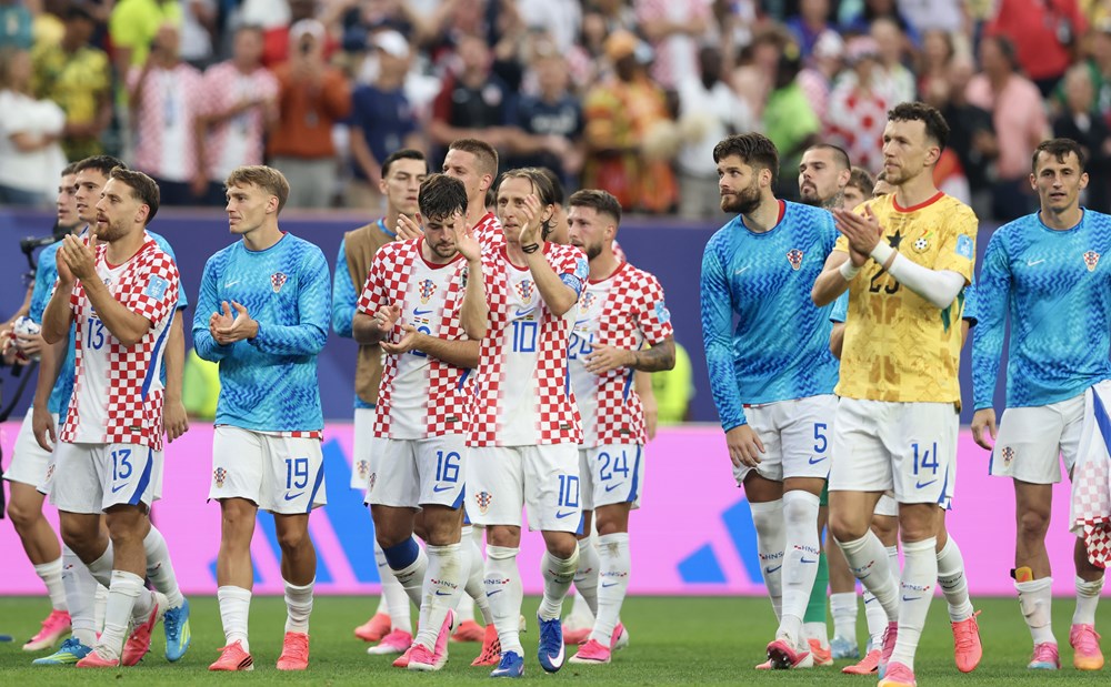 Kapetan Luka Modrić sa suigračima (D. KASAP / HINA)