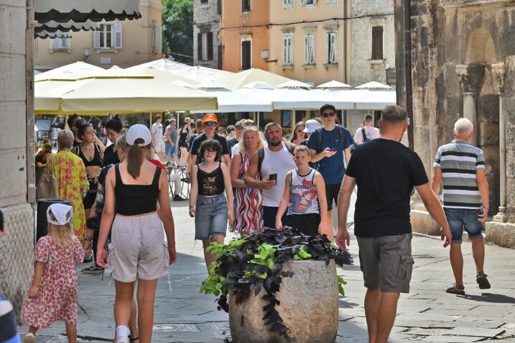 Turisti Pula Ilustracija (Arhiva)