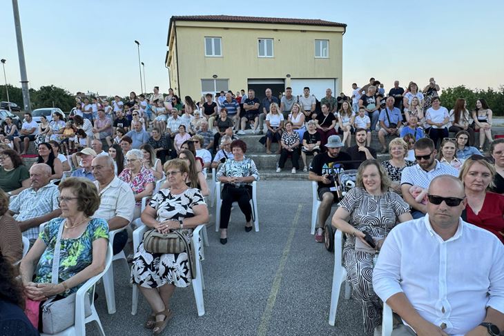 Svi glazbenici na pozornici (Snimila Gordana Čalić Šverko)