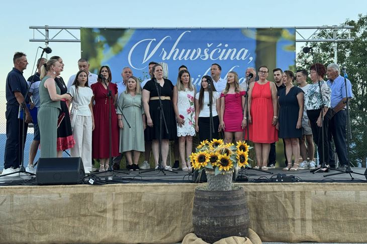 Svi glazbenici na pozornici (Snimila Gordana Čalić Šverko)