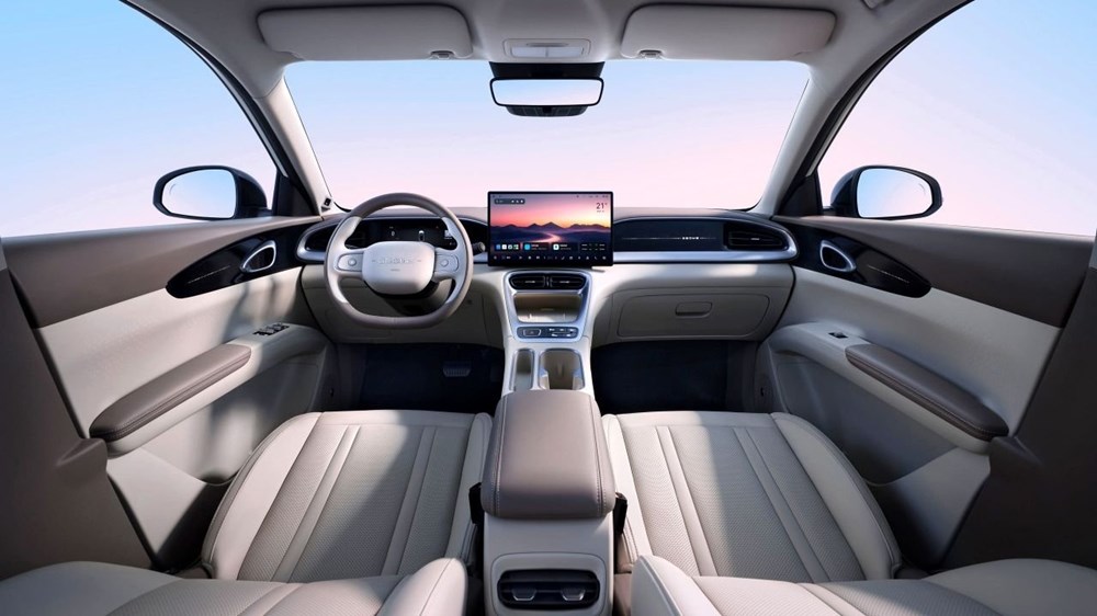 Geely E2 (Foto: X / Motor.es)