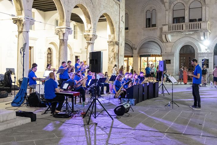 (Big Band Pula)