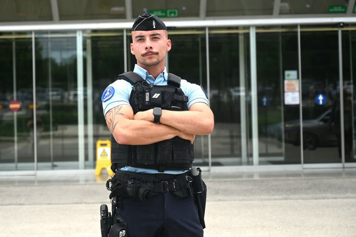 Policijska ekipa na aerodromu (Snimila Nina Ljubić)