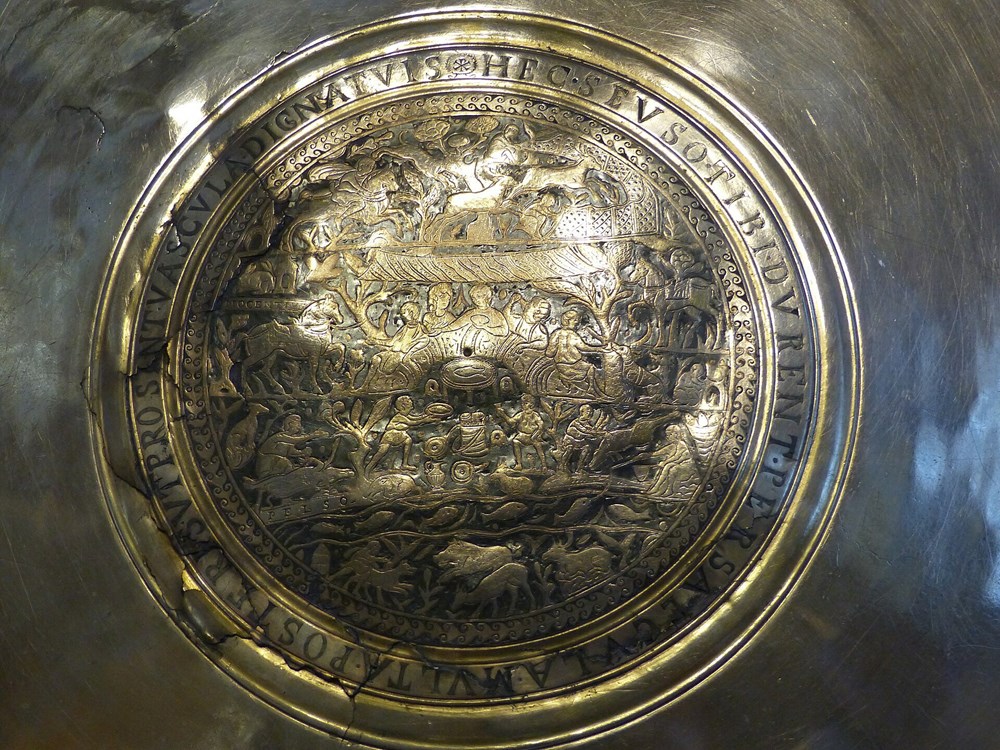 Srebrni tanjur iz kolekcije Servusova blaga (ELEKES ANDOR/WIKIMEDIA)