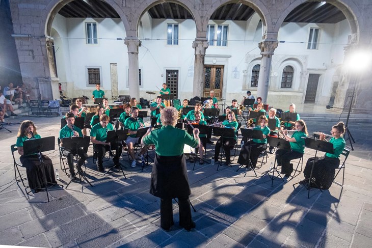 (Press)
