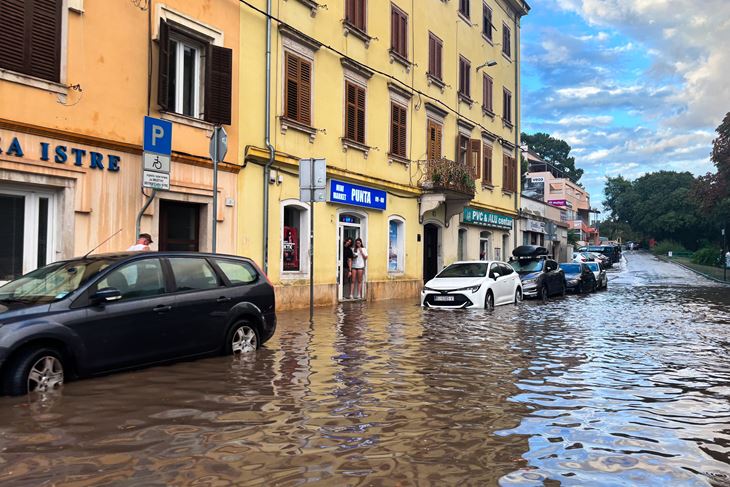 Kiša, Pula (Snimila Lucija Ocko / Pixsell)