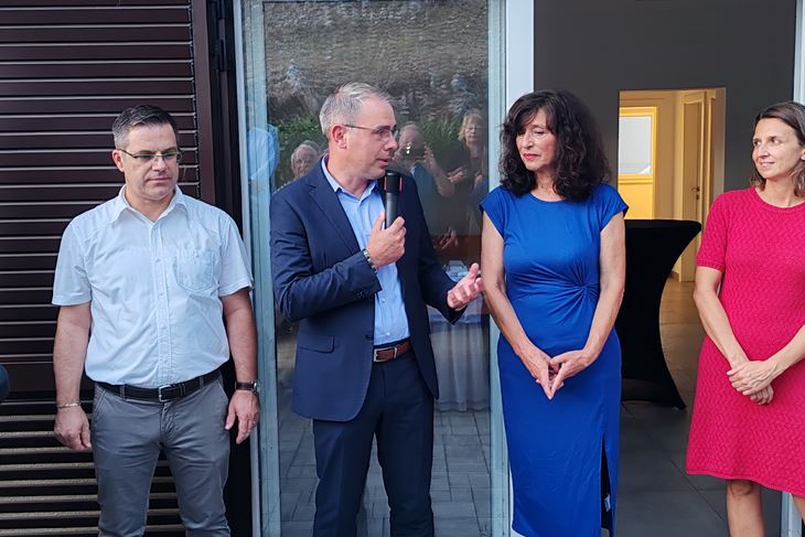 Susret iseljenika održan je ove godine ispred Društvenog doma u Sv. Bartolu (Snimio Branko Biočić)