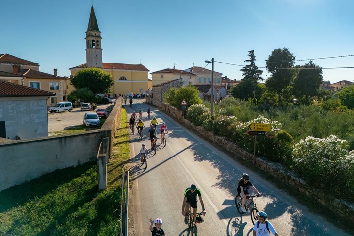 Bicicletta rosa (Grad Poreč)