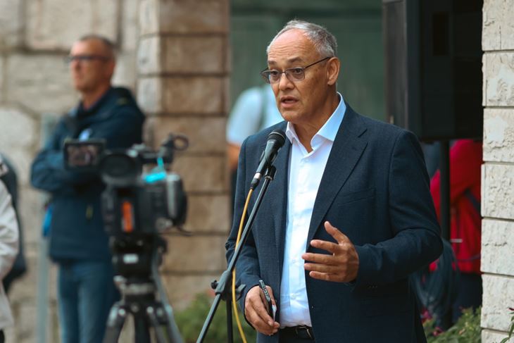 (Igor Zenzerović)