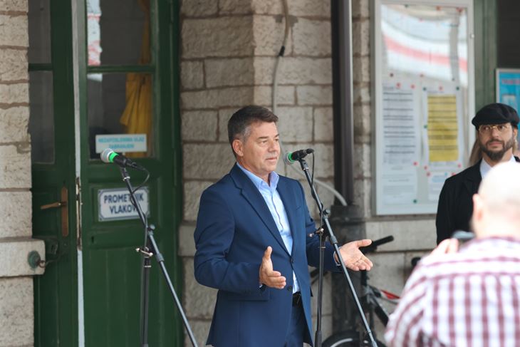 (Igor Zenzerović)