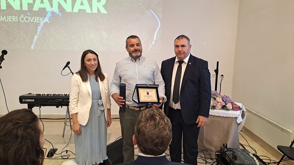 (Zoran Oljača)