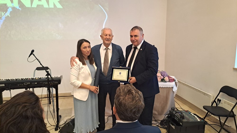 (Zoran Oljača)