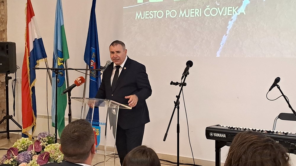 (Zoran Oljača)