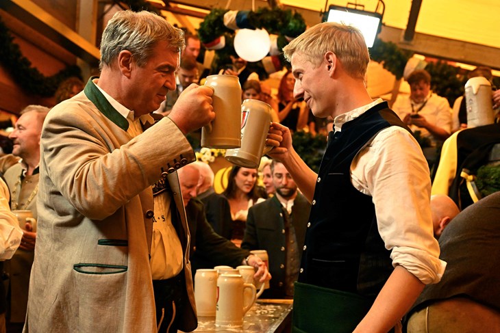 Oktoberfest (Photo by Tobias SCHWARZ / AFP)