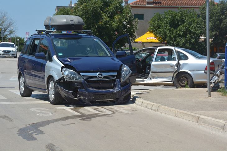 (N. LAZAREVIĆ)