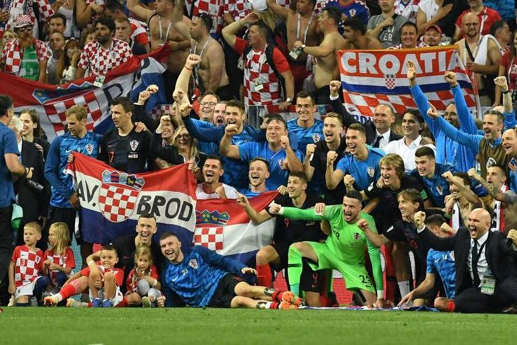 Darko Raić Sudar s hrvatskim nogometašima nakon polufinala u Moskvi
